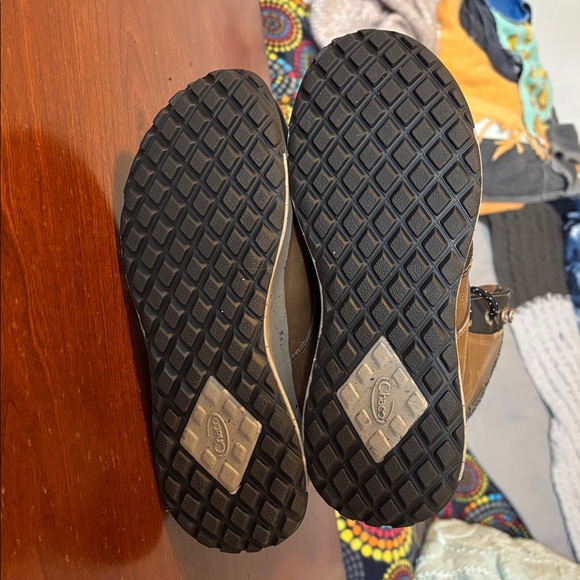 Women’s chaco boots - Picture 6 of 6